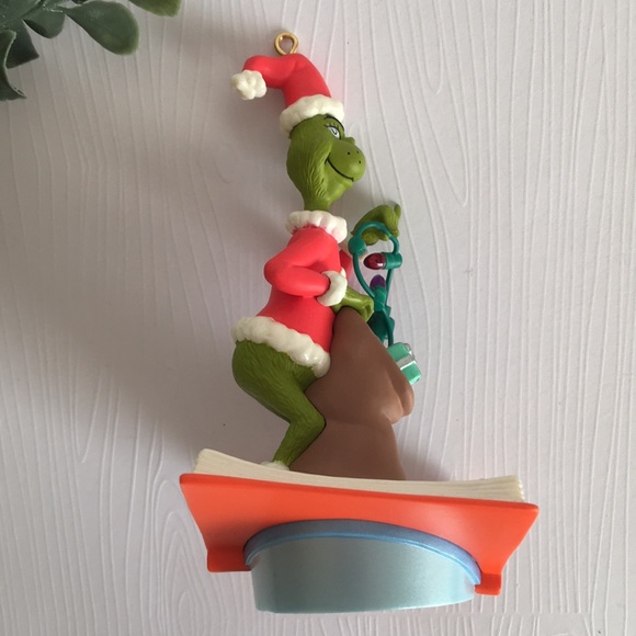 NIB Vintage 2001 What a Grinchy Trick! Hallmark Keepsake Ornament - Picture 9 of 12